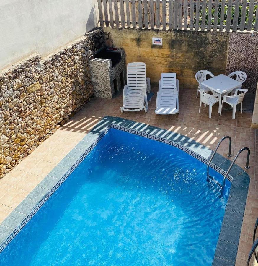 2 Bedroom Holiday Farmhouse With Private Pool *