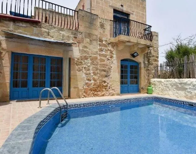 2 Bedroom Holiday Farmhouse With Private Pool